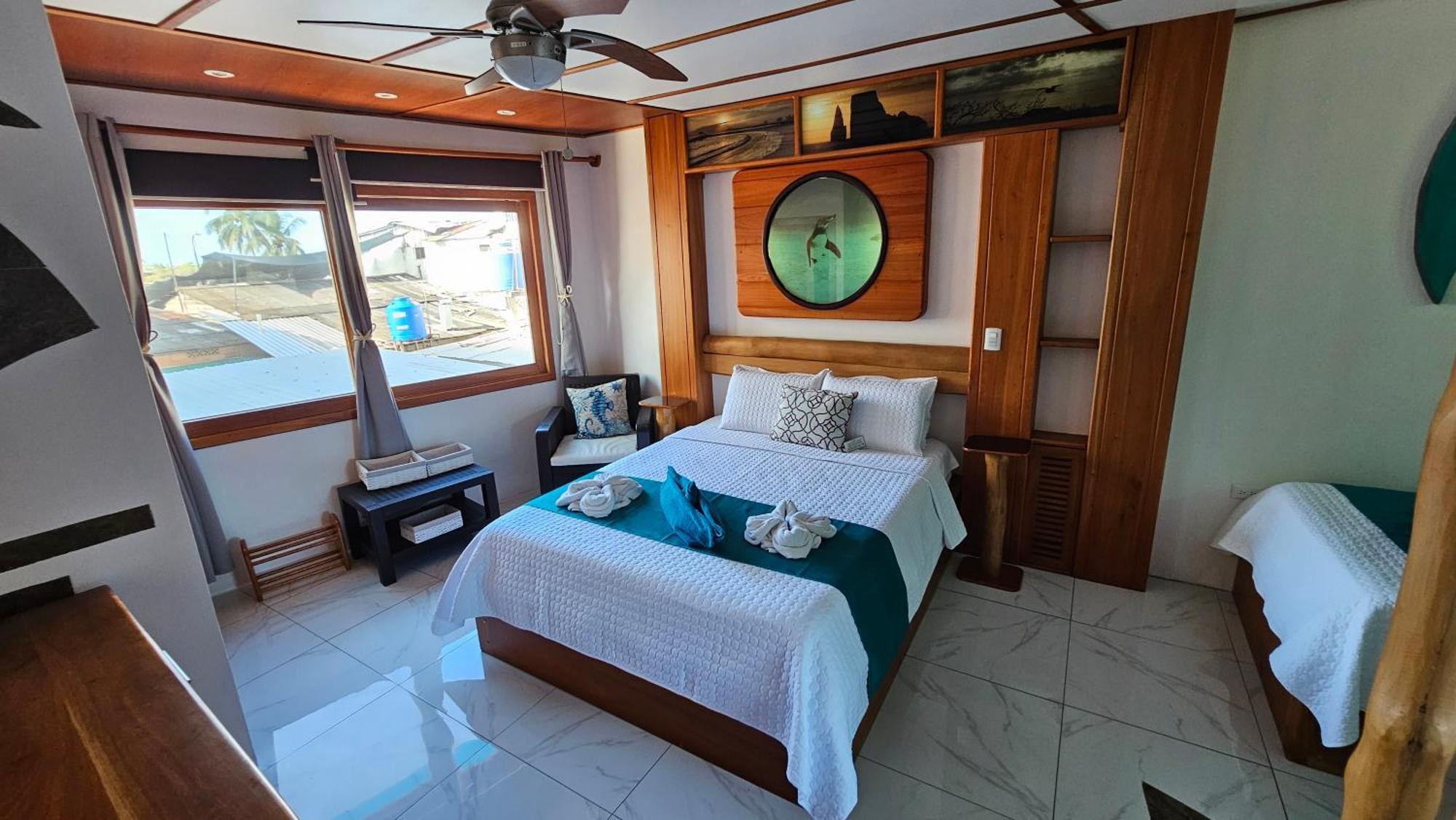 Casa Ocean Pier Bed & Breakfast Puerto Ayora  Exterior photo